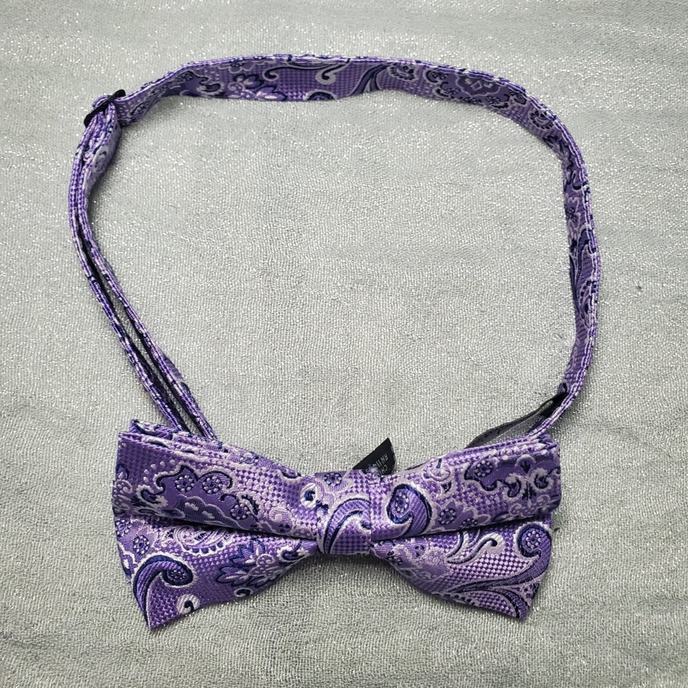 Nicole Miller New York Purple Paisley 100% Silk Bow Tie Adjustable Pre Tied